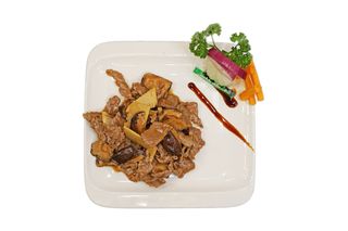 813. Vitello bambu e funghi