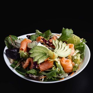 Salata cu Somon si avocado