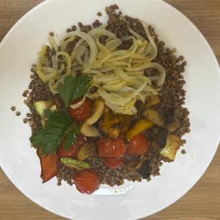 Рассыпчатая гречка с овощами