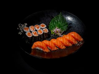 140. Bandeja Sushi De Salmón (14 Uds.)