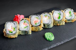 Темпура рол з лососем (230г)