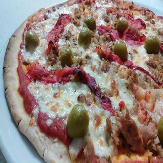 Pizza Mediterránea (30 a 32 Cm.)