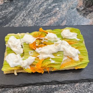Fiori di zucca e stracciatella 