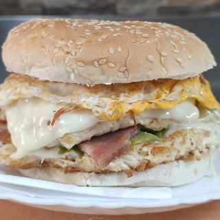 Hamburguesa Mediterránea De Pollo