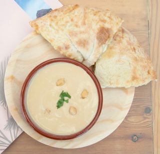 Humus Con Pan Naan
