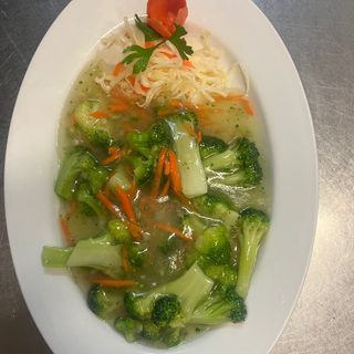 Brokuły duszone w sosie czosnkowym