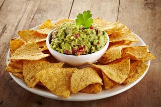 NACHOS CON GUACAMOLE