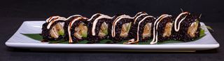 162. Chihiro Roll De Arroz Negro Con Pollo Rebozado (8 Uds.)