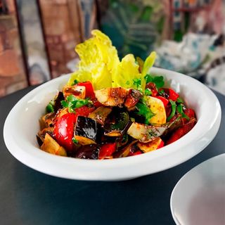 Салат из баклажан с помидорами