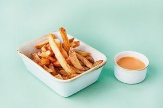 Cartofi prajiti cu sos signiture