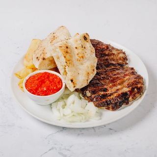 Gurmanska pljeskavica  u lepinji s pomfritom