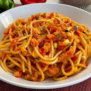 Espaguetis con tomate 