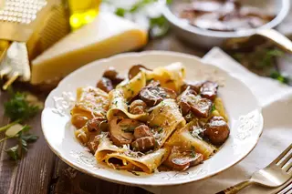 Pappardelle, ragù bianco, funghi cardoncelli 