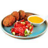 Пилешки кюфтенца сьс сос Айоли и Пико Де Гайо (350 гр.)