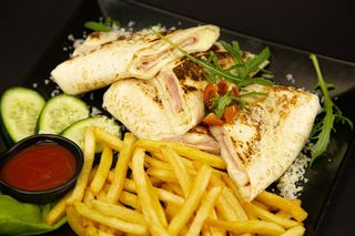 80. Tortilja - Pizza + Pomfrit