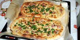 Фламмкухен - відкритий пиріг з шинкою та сиром (280г)