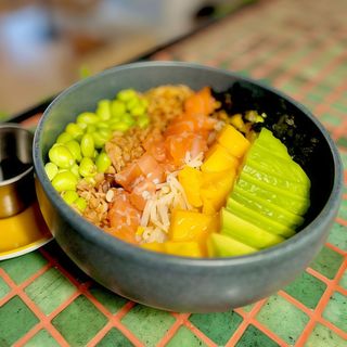 Poke bowl de salmón