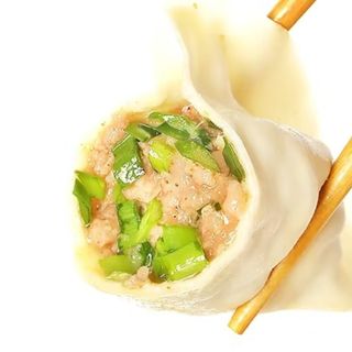 Ravioli con carne di maiale con erba cipollina