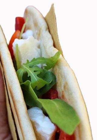 Pomodori secchi, robiola spalmabile e rucola