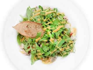 Салат з куркою, тунцем та горгонзолою (250g)