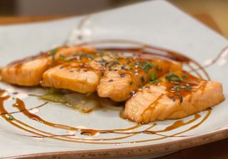 Salmón Con Salsa Teriyaki Y Verduras