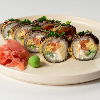 Смажений рол з лососем (285г)