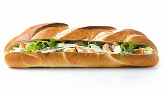 Panuozzo con insalata, polipi, seppie, totani e gamberi