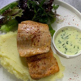 Форель с мятым картофелем (280 гр.)