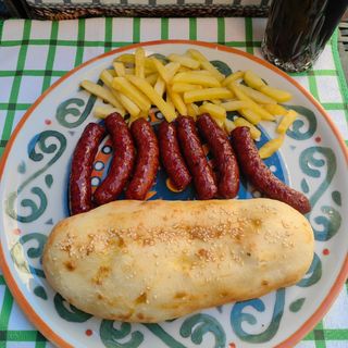 Kobasica obrok + 2 palačinke