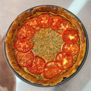 Tuna & Tomato Quiche with Green Salad (Slice)