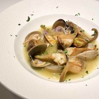 Alcachofas Y Almejas De Carril