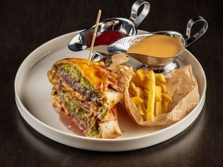 Бургер Supreme Nacho із яловичою котлетою та гуакамоле (550g)