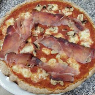 Pizza tirolese