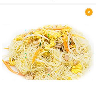 Spaghetti di riso con pollo