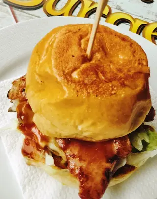 PIKA PIKA TU BURGER