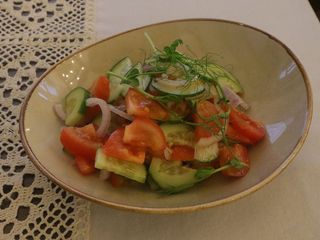 Салат по-домашнему с ароматным маслом или сметаной