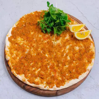 2. Lahmacun Con Queso
