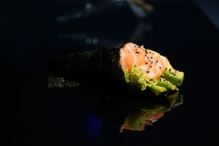 135. Temaki sake