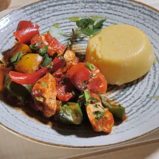 Saramura de pui cu mamaliguta