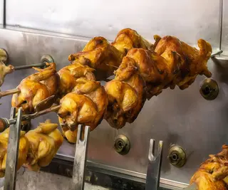 1/2  Frango assado no espeto