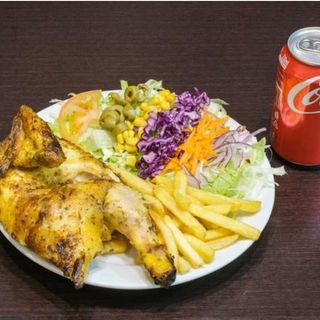 Medio Pollo A L'Ast Con Patatas Y Ensalada