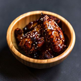 CHEESY BUFFALO CHICKEN WINGS