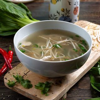 13. Zupa PHO z makaronem, ryżem i wołowiną