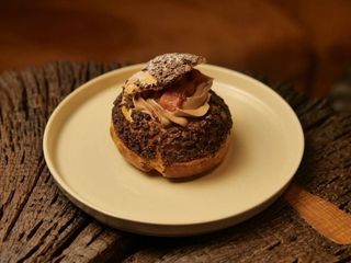 Шу шоколад-пряна груша (70g)