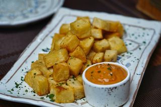 Patatas Baravas Con Salsa Picante