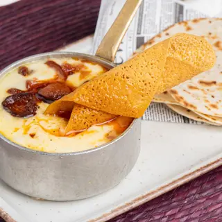 Cazuela de Queso y Chorizo