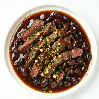 Manzo con fagioli neri e salsa di aglio