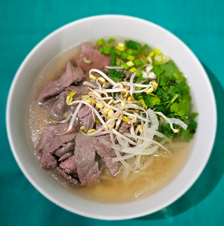 Zupa pho z warzywami