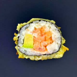 Futomaki surowe sake tempura