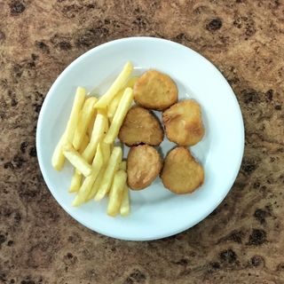 Nuggets pollo con patatas 